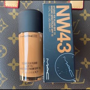 Mac Studio Fix Fluid SPF 15 NW43 BNIB
